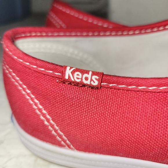 Red Keds - Picture 2 of 5